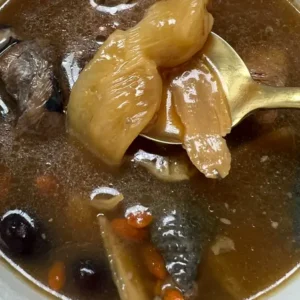 花膠花旗參燉烏雞湯（适合熬夜烟酒）